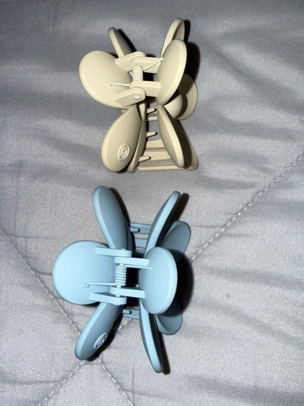 Flower hair clips - Cream & Light Blue
